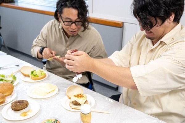 やりたい放題ドット絵ARPG『ガデテル』VS極悪編集部の仁義なきコラボバトル、勃発。“ぶっちゃけどこまでやれんのか”検証に、ライター&日本運営担当が全力でチャレンジ