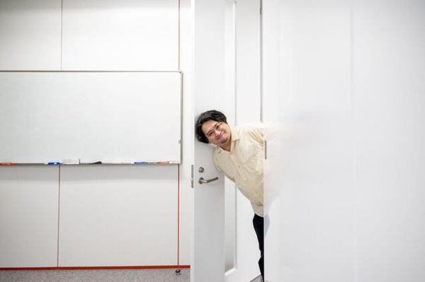 やりたい放題ドット絵ARPG『ガデテル』VS極悪編集部の仁義なきコラボバトル、勃発。“ぶっちゃけどこまでやれんのか”検証に、ライター&日本運営担当が全力でチャレンジ