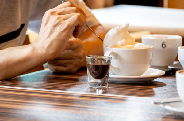 やりたい放題ドット絵ARPG『ガデテル』VS極悪編集部の仁義なきコラボバトル、勃発。“ぶっちゃけどこまでやれんのか”検証に、ライター&日本運営担当が全力でチャレンジ