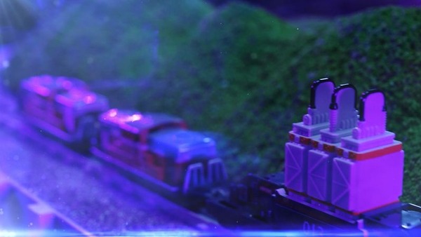 「トミカプレミアムunlimited 04 『ヱヴァンゲリヲン新劇場版』NERV 官用車 マツダ コスモスポーツ」1,320円（税込）（C）ＴＯＭＹ （C）プロジェクト シンカリオン・JR-HECWK/ERDA・TX （C）カラー