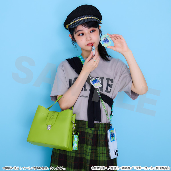 TVアニメ『ブルーロック』SuperGroupiesコラボ「潔世一 モデル　ショルダーバッグ」使用イメージ（C）金城宗幸・ノ村優介・講談社／「ブルーロック」製作委員会