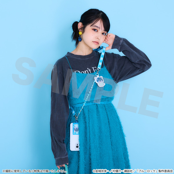 TVアニメ『ブルーロック』SuperGroupiesコラボ「糸師 凛 モデル スマホストラップ＆フォンタブ」使用イメージ（C）金城宗幸・ノ村優介・講談社／「ブルーロック」製作委員会