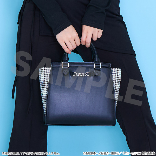 TVアニメ『ブルーロック』SuperGroupiesコラボ「凪 誠士郎 モデル ショルダーバッグ」使用イメージ（C）金城宗幸・ノ村優介・講談社／「ブルーロック」製作委員会
