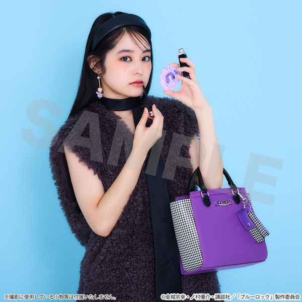 TVアニメ『ブルーロック』SuperGroupiesコラボ「御影 玲王 モデル リップケース」使用イメージ（C）金城宗幸・ノ村優介・講談社／「ブルーロック」製作委員会