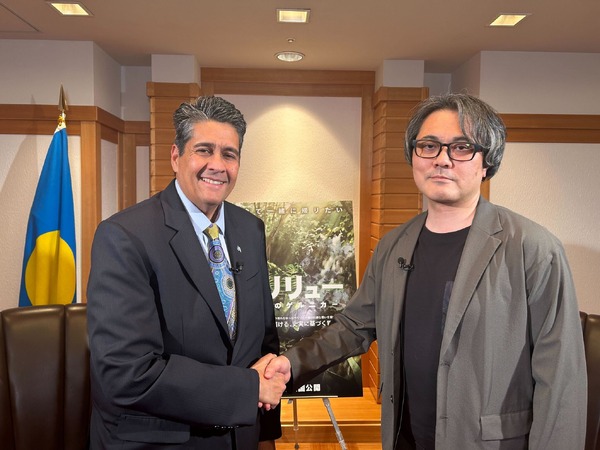 アニメ映画『ペリリュー －楽園のゲルニカ－』原作者・武田一義×パラオ大統領 対談スチール