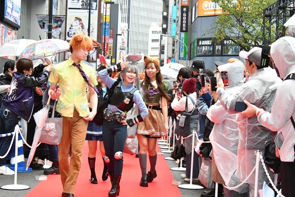 「池袋ハロウィンコスプレフェス2025」映画『ズートピア２』パレード