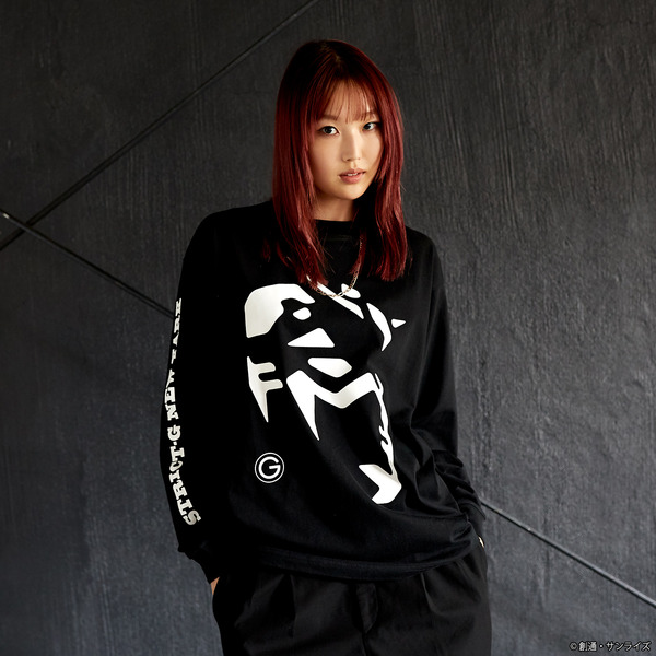 STRICT-G NEW YARK『機動戦士ガンダム』ロングスリーブTシャツ ロゴ　着用イメージ（C）創通・サンライズ