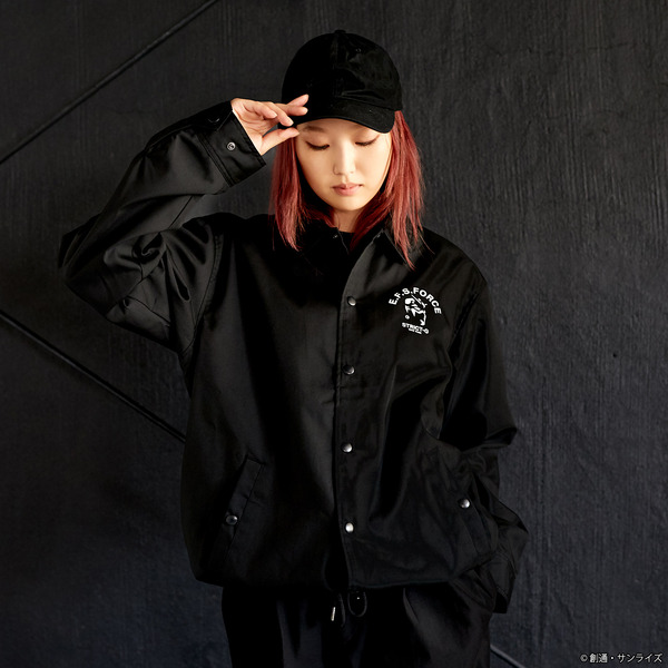 STRICT-G NEW YARK『機動戦士ガンダム』T/Cコーチ ジャケット E.F.S.FORCE　着用イメージ（C）創通・サンライズ