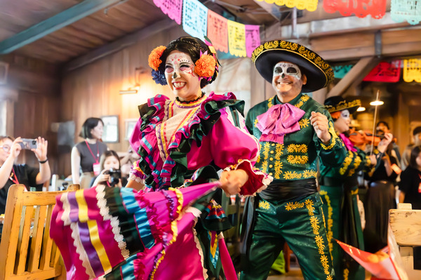 ハロウィン本番！超人気パレード＆アトモス、楽しい全身仮装で盛り上がる秋の東京ディズニーリゾート