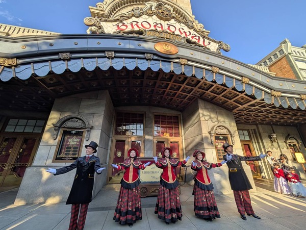 「クリスマスキャロラーズ」※11月10日撮影