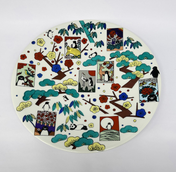 一点もの九谷焼コラボ作品　大皿「ペンギン花札に松竹梅」