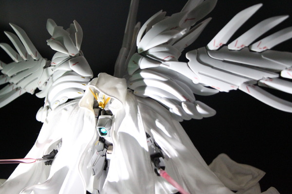「GUNDAM FIX FIGURATION METAL COMPOSITE ウイングガンダムゼロ クロークドカスタム」実物写真