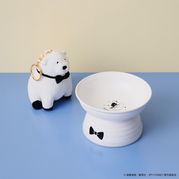 『SPY×FAMILY』× Afternoon Tea LIVING コラボ第2弾「マスコットキーホルダー（ボンド）」「ペット用フードボウル」（C）遠藤達哉／集英社・SPY×FAMILY製作委員会