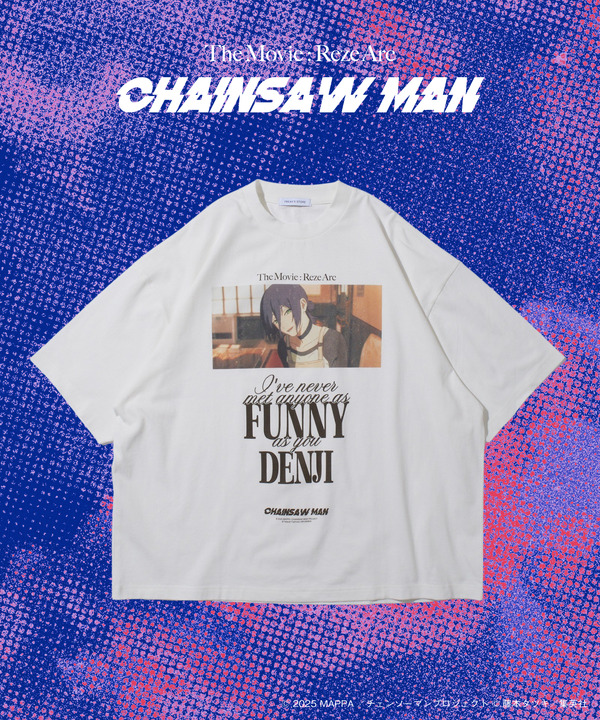 劇場版『チェンソーマン レゼ篇』FREAK'S STOREプリント クルーネックTシャツ「REZE」（C）2025 MAPPA／チェンソーマンプロジェクト（C）藤本タツキ／集英社
