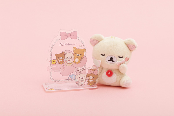 サンエックス「Makeup Rilakkuma アクリルマルチスタンド」使用イメージ（C）2025 SAN-X CO., LTD. ALL RIGHTS RESERVED.