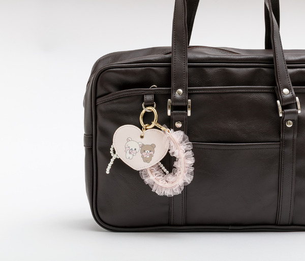 サンエックス「Makeup Rilakkuma リボンチャーム」使用イメージ（C）2025 SAN-X CO., LTD. ALL RIGHTS RESERVED.