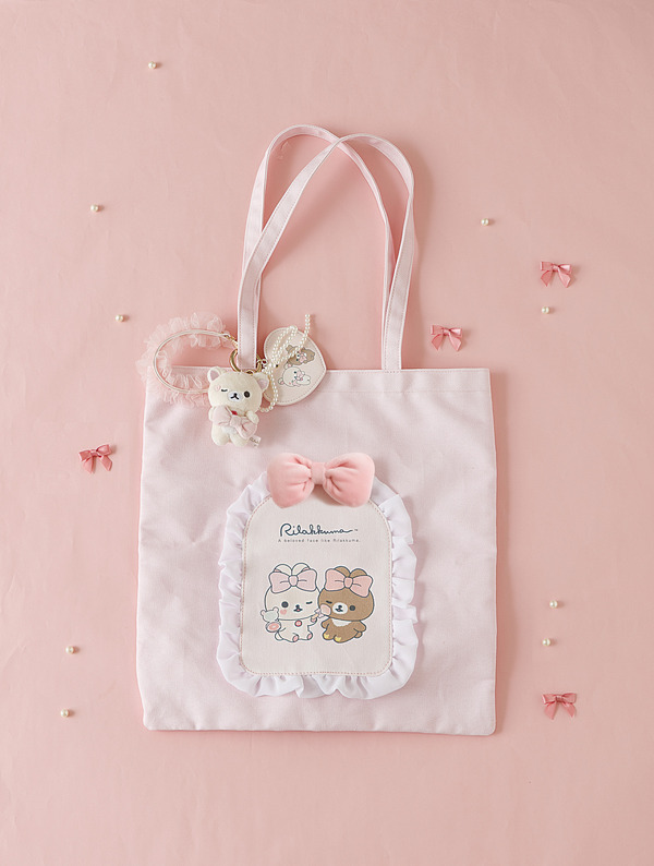 サンエックス「Makeup Rilakkuma トートバッグ」使用イメージ（C）2025 SAN-X CO., LTD. ALL RIGHTS RESERVED.