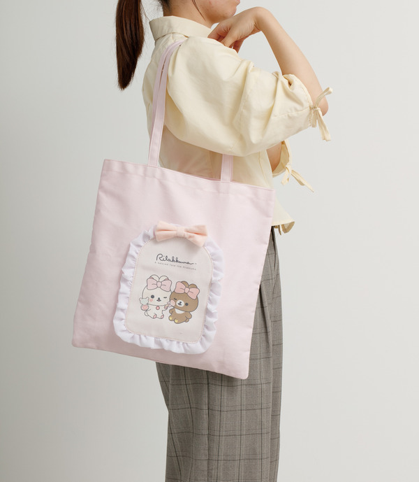 サンエックス「Makeup Rilakkuma トートバッグ」使用イメージ（C）2025 SAN-X CO., LTD. ALL RIGHTS RESERVED.