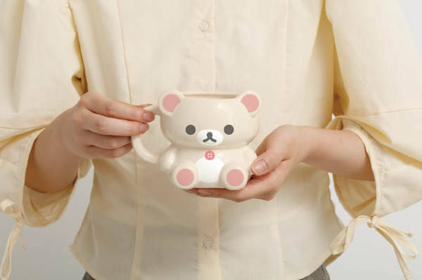 サンエックス「Makeup Rilakkuma マグカップ」使用イメージ（C）2025 SAN-X CO., LTD. ALL RIGHTS RESERVED.