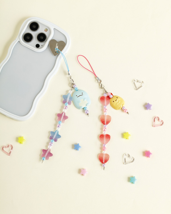 すみっコぐらし「グミグミパーティー」グミグミストラップ　使用イメージ（C）2025 SAN-X CO., LTD. ALL RIGHTS RESERVED.