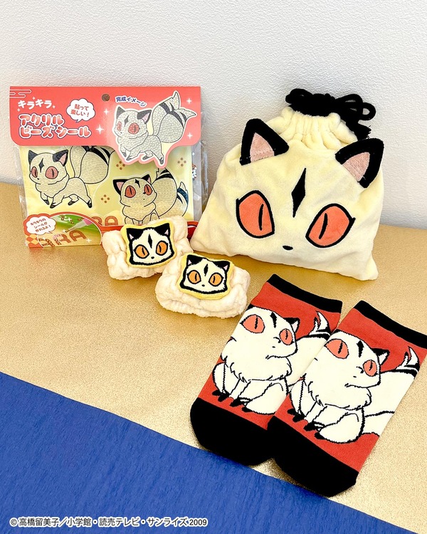 ふわふわ巾着、アクリルビーズシール、洗顔リストバンド2P、アンクルソックス／各390円（税込429円）