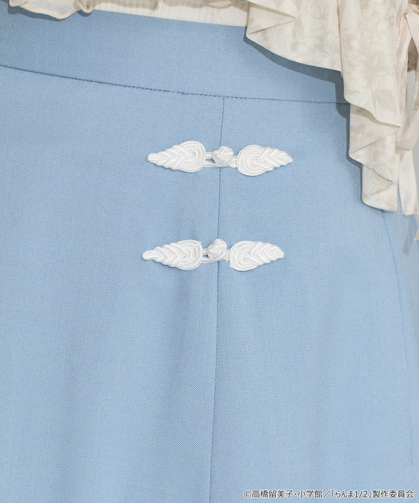 TVアニメ『らんま1/2』× earth music＆ecology Japan Label「チャイナスカート」ライトブルー　着用イメージ（C）高橋留美子・小学館/「らんま1/2」製作委員会