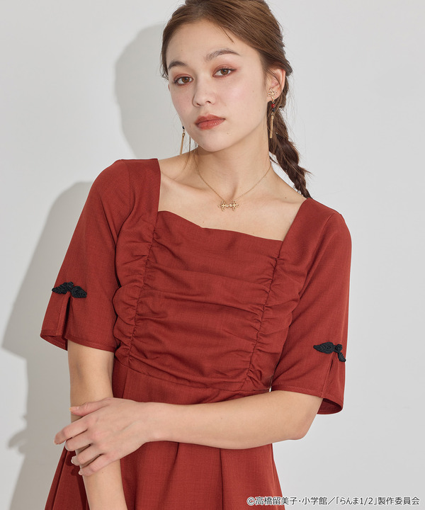 TVアニメ『らんま1/2』× earth music＆ecology Japan Label「チャイナワンピース」ボルドー　着用イメージ（C）高橋留美子・小学館/「らんま1/2」製作委員会