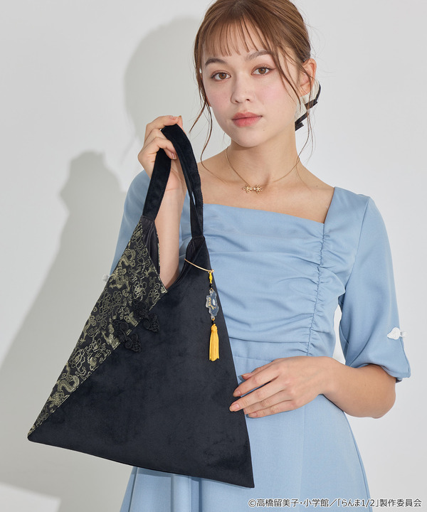 TVアニメ『らんま1/2』× earth music＆ecology Japan Label「チャイナワンピース」ライトブルー　着用イメージ（C）高橋留美子・小学館/「らんま1/2」製作委員会