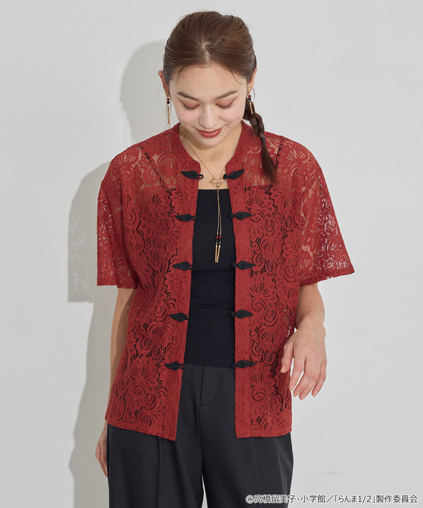 TVアニメ『らんま1/2』× earth music＆ecology Japan Label「チャイナレースシャツ」ボルドー　着用イメージ（C）高橋留美子・小学館/「らんま1/2」製作委員会