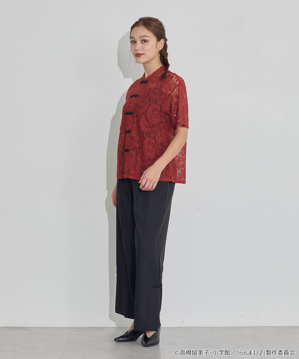 TVアニメ『らんま1/2』× earth music＆ecology Japan Label「チャイナレースシャツ」ボルドー　着用イメージ（C）高橋留美子・小学館/「らんま1/2」製作委員会