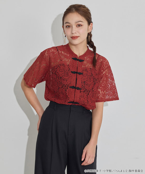 TVアニメ『らんま1/2』× earth music＆ecology Japan Label「チャイナレースシャツ」ボルドー　着用イメージ（C）高橋留美子・小学館/「らんま1/2」製作委員会