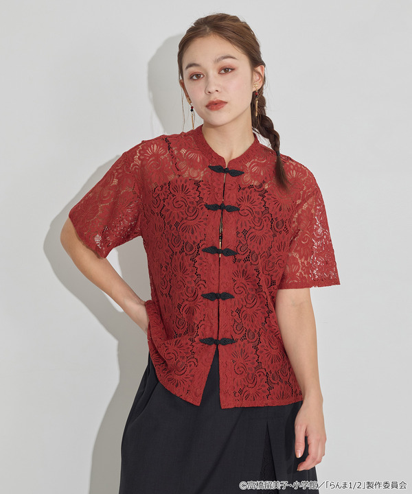 TVアニメ『らんま1/2』× earth music＆ecology Japan Label「チャイナレースシャツ」ボルドー　着用イメージ（C）高橋留美子・小学館/「らんま1/2」製作委員会