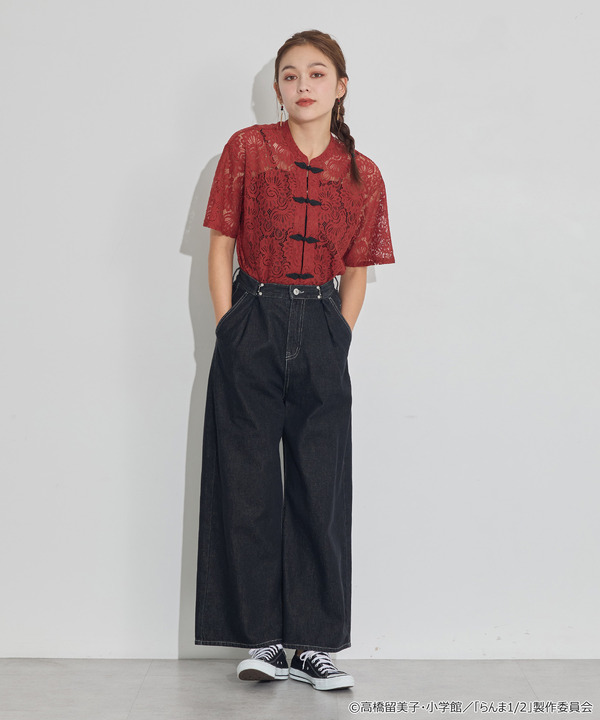 TVアニメ『らんま1/2』× earth music＆ecology Japan Label「チャイナレースシャツ」ボルドー　着用イメージ（C）高橋留美子・小学館/「らんま1/2」製作委員会