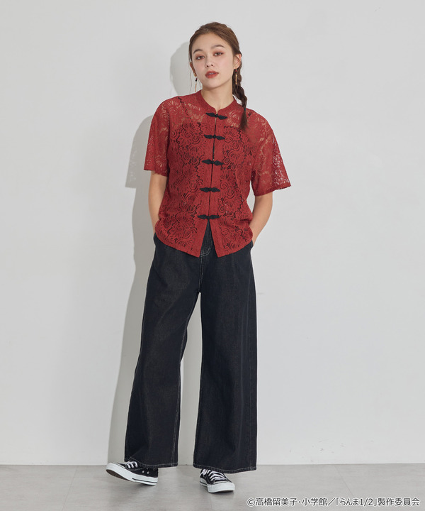 TVアニメ『らんま1/2』× earth music＆ecology Japan Label「チャイナレースシャツ」ボルドー　着用イメージ（C）高橋留美子・小学館/「らんま1/2」製作委員会
