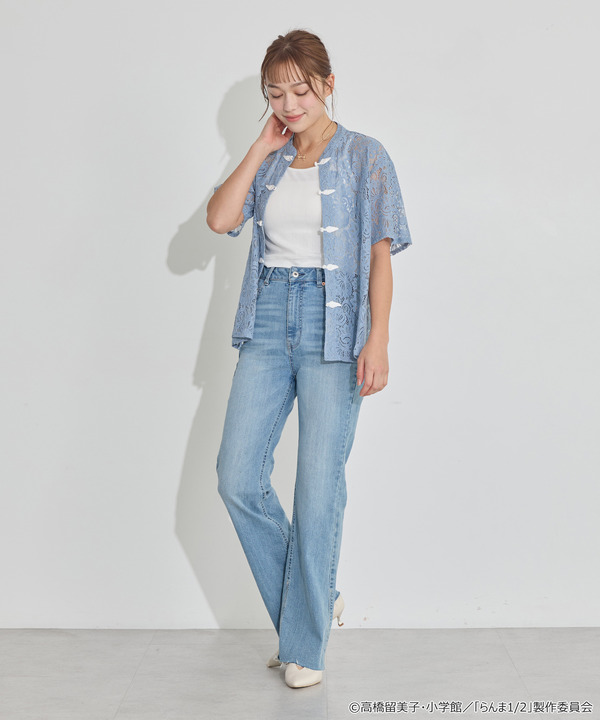 TVアニメ『らんま1/2』× earth music＆ecology Japan Label「チャイナレースシャツ」ライトブルー　着用イメージ（C）高橋留美子・小学館/「らんま1/2」製作委員会