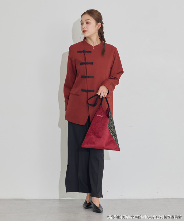 TVアニメ『らんま1/2』× earth music＆ecology Japan Label「チャイナトートバッグ」ボルドー　使用イメージ（C）高橋留美子・小学館/「らんま1/2」製作委員会