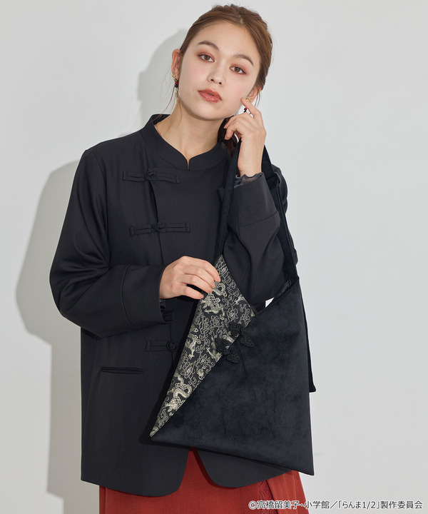 TVアニメ『らんま1/2』× earth music＆ecology Japan Label「チャイナトートバッグ」ブラック　使用イメージ（C）高橋留美子・小学館/「らんま1/2」製作委員会