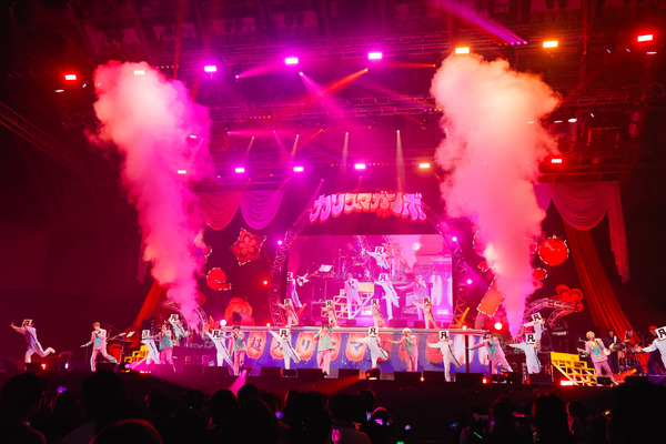 超人的シェアハウスストーリー『カリスマ』ライブツアー「カリスマガンボツアー」レポート／Photo by江藤はんな