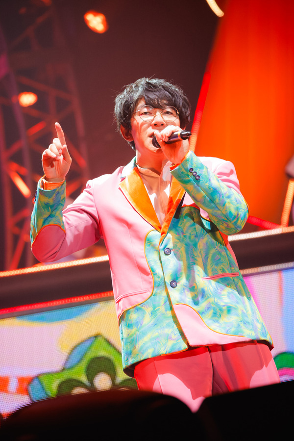 超人的シェアハウスストーリー『カリスマ』ライブツアー「カリスマガンボツアー」レポート／Photo by江藤はんな