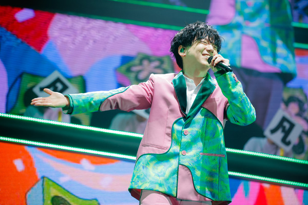 超人的シェアハウスストーリー『カリスマ』ライブツアー「カリスマガンボツアー」レポート／Photo by江藤はんな