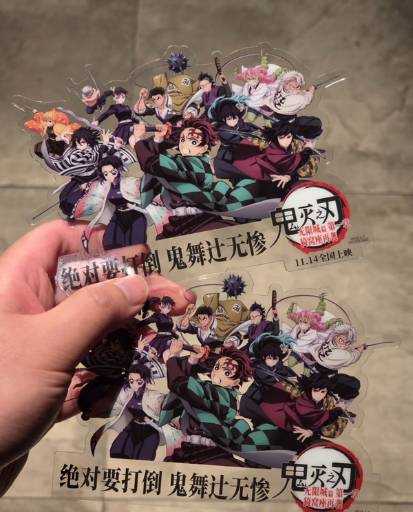 特典のアクリルスタンド（写真：合同会社Rouse 李啓源）