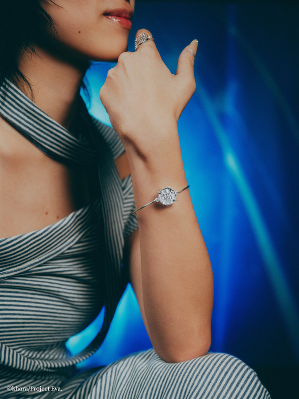 リング 39,600円、バングル 47,300円