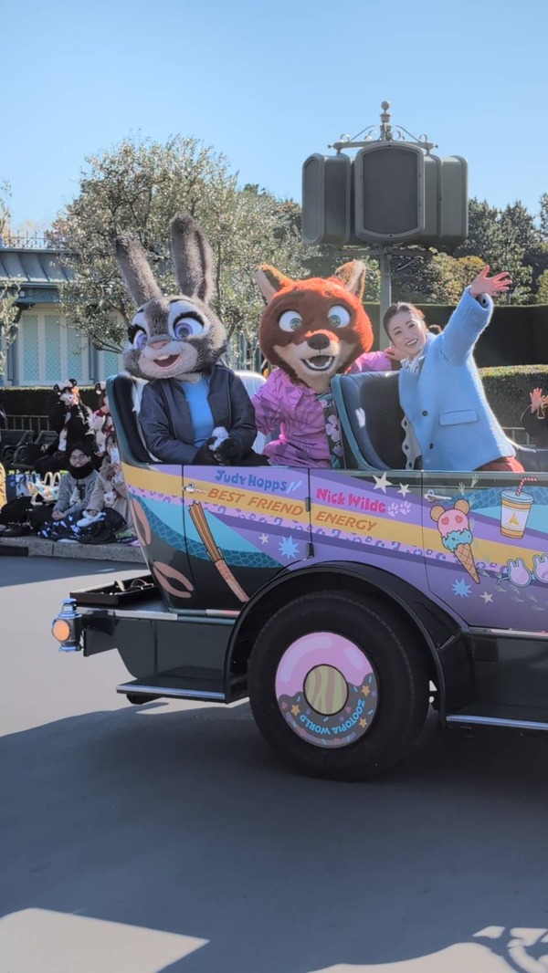 上戸彩がジュディ＆ニックとサプライズ登場！東京ディズニーランドでスペシャルグリーティング開催