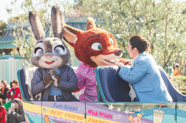 上戸彩がジュディ＆ニックとサプライズ登場！東京ディズニーランドでスペシャルグリーティング開催