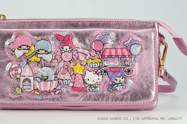 “Sanrio characters Carnival Dream” metallic pink / ¥31,900(税込)
