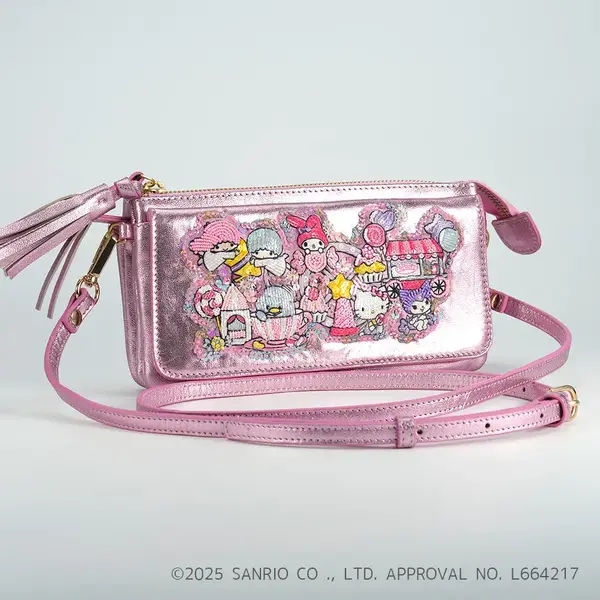“Sanrio characters Carnival Dream” metallic pink / ¥31,900(税込)
