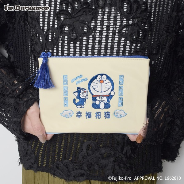 I'm Doraemonシリーズ「刺繍フラットポーチ」使用イメージ