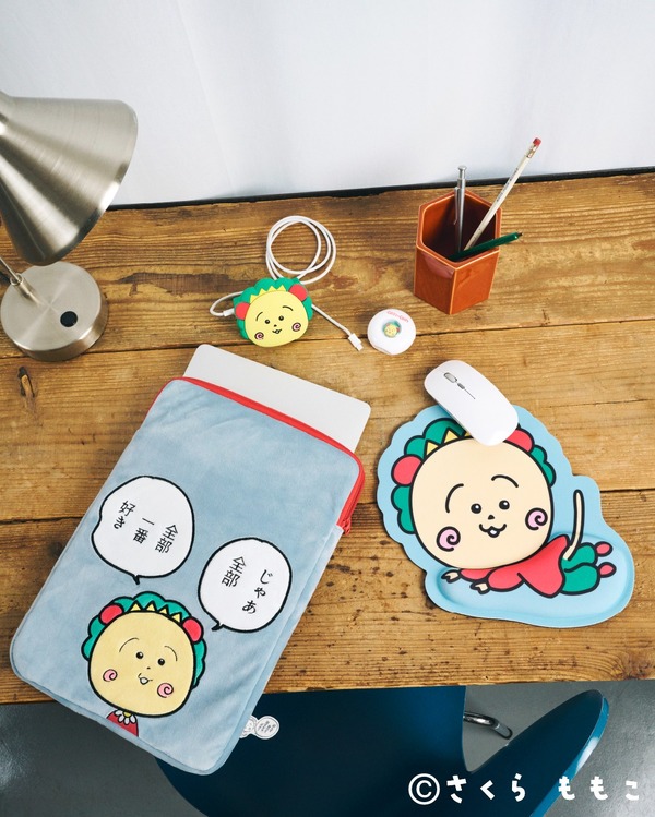 PCケース ¥3,890(税込) マウスパッド ¥1,490(税込) ワイヤレスイヤフォン ¥3,990(税込) モバイルバッテリー ¥3,490(税込)