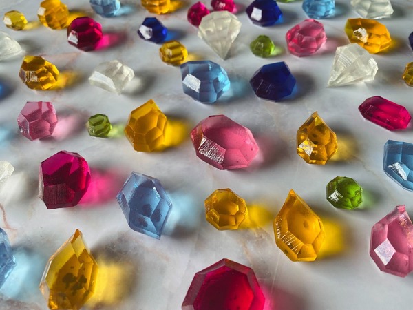 鉱物のように美しい琥珀糖『こうぶつヲカシ』