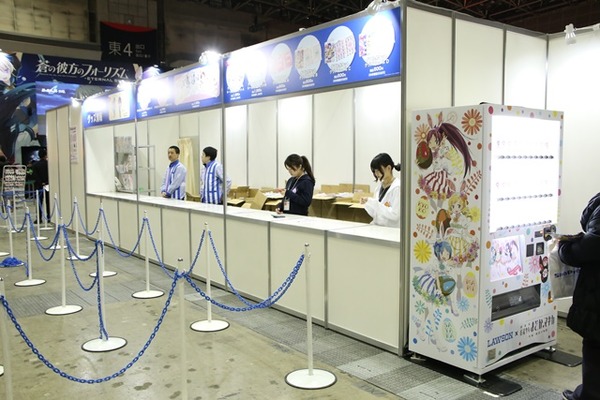 劇場版「魔法少女まどか☆マギカ」のグッズを多数販売　AJ2016 ローソンブース